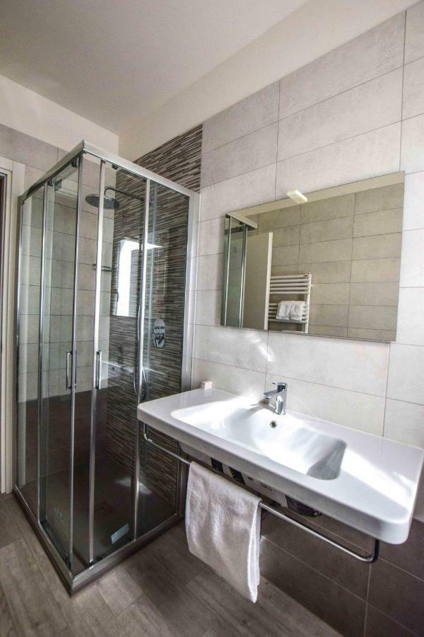 Gambisa Street Hotel Soliera ภายนอก รูปภาพ